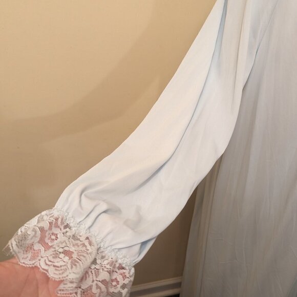 VINTAGE Shadow Line robe, light blue, nylon, rose details, size Medium - Picture 4 of 11